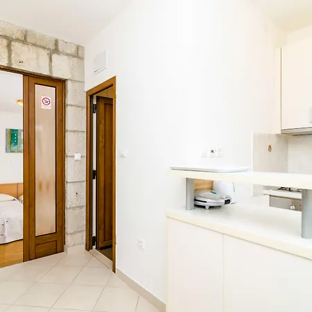 Nikola Appartement *