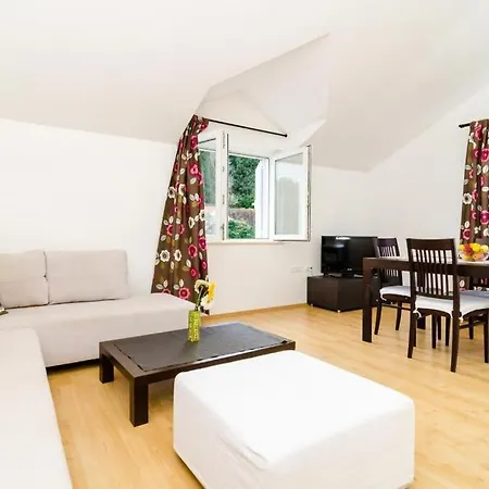 Nikola Apartment