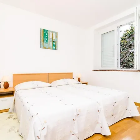 Nikola Apartment *