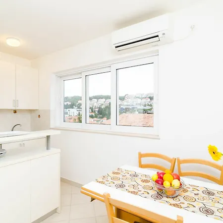 Nikola Apartment *