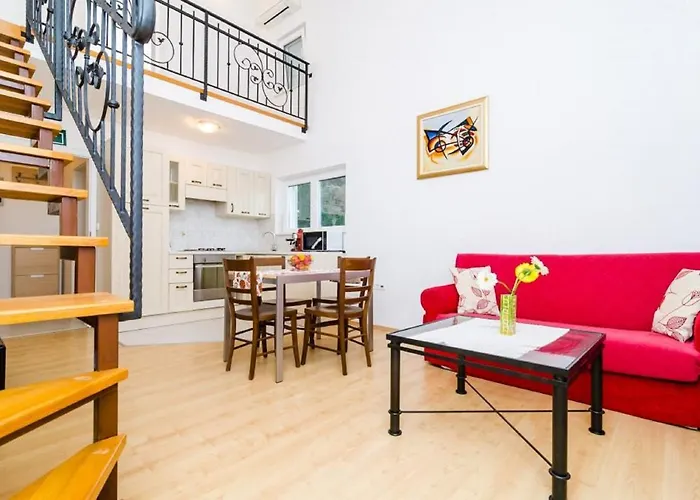 Nikola Apartment