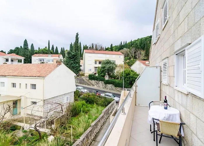 Nikola Apartment
