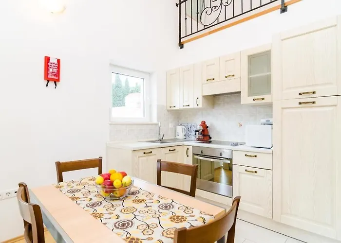 Nikola Apartment