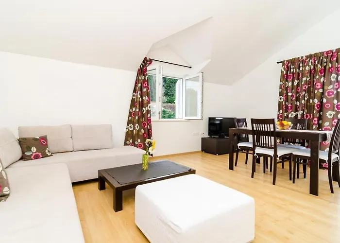 Nikola Apartment