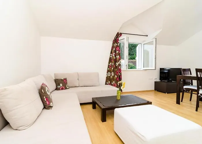 Nikola Apartment *