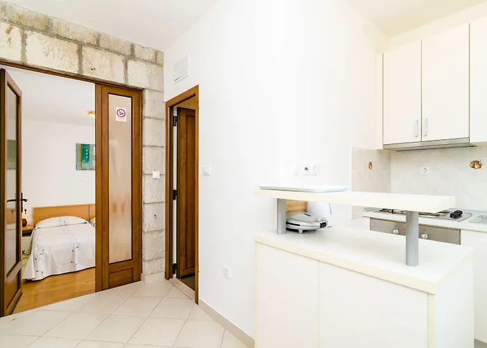 Nikola Apartment *