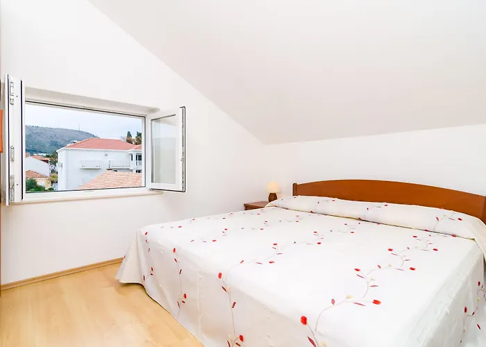 Nikola Apartment