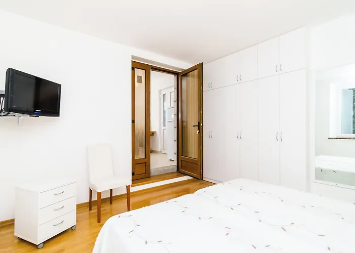 Apartment Nikola *
